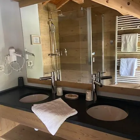 Hotel & Restaurant Les Escondus 3*